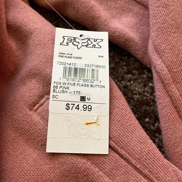 Did not like how far the arm holes on the tank top dipped. - Picture 4 of 5